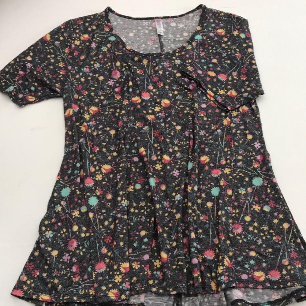 Amazing LuLaRoe perfect tee